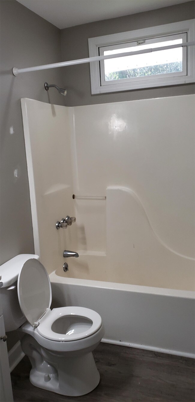 Foto del edificio - 2308 Woodlawn Rd