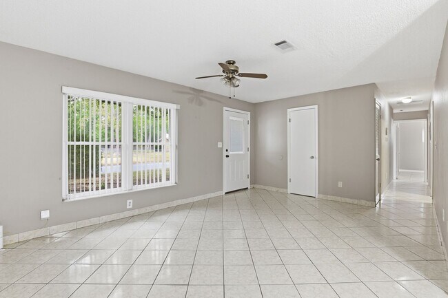 Foto del edificio - 3 bedroom 2 bath house in Northwood Pines