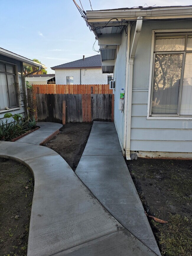 Foto del edificio - 3250 1/2 Walnut Grove Ave