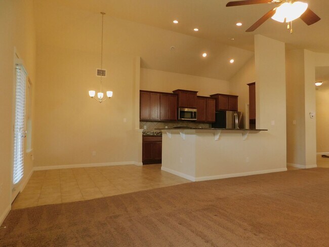 Foto del edificio - Available NOW!!!! Beautiful 4 bedroom 2 ba...