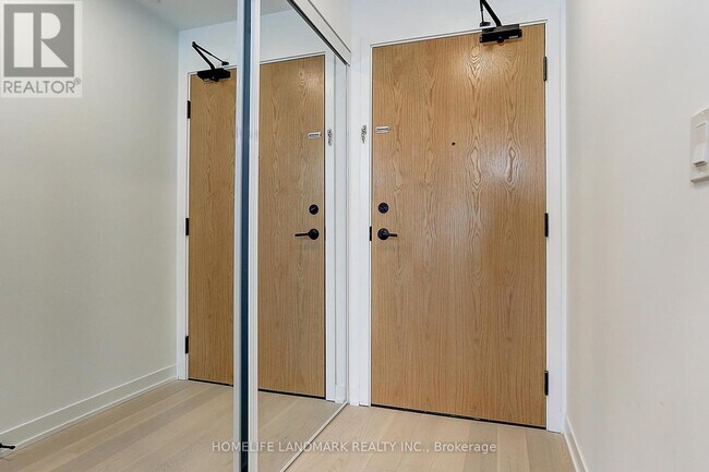 Photo du bâtiment - 7950 Bathurst St