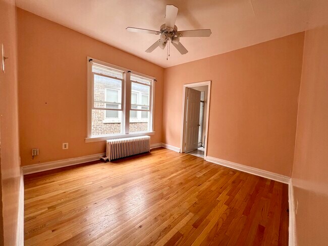Foto del edificio - 5048 W Henderson St