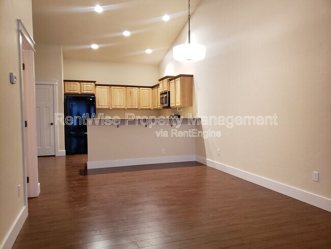 Building Photo - 6260 N Maximus Pl