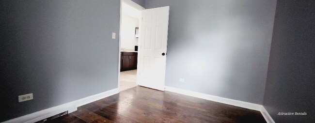 Foto del edificio - 1350 W 98th Pl
