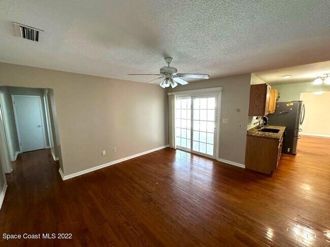 Building Photo - 1660 Neptune Dr