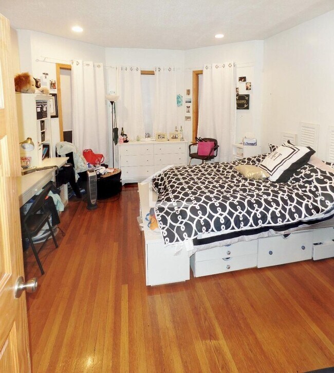 Foto del edificio - Beautiful, XL Sorority Style Apt for peopl...