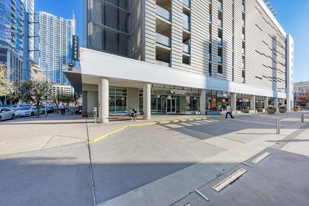 Primary Photo - 222 West Ave