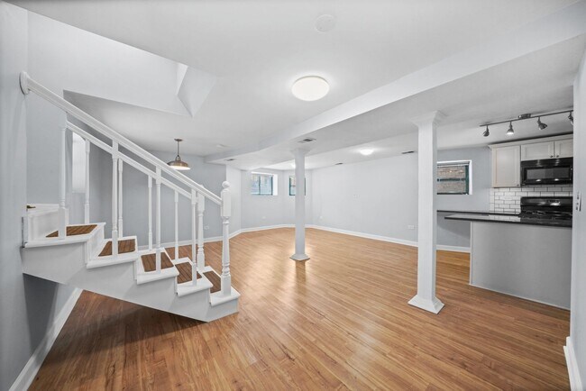 Foto del edificio - 2642 N Sacramento Ave