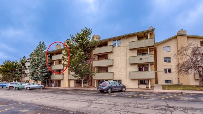 Building Photo - Top Floor Condo with 2 Private Balconies A...