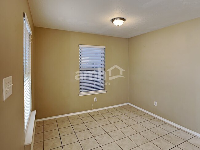 Building Photo - 5446 Aloe Ave