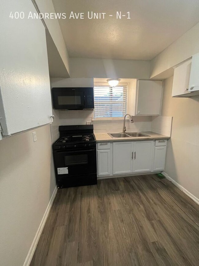 Foto del edificio - $599 moves you in  - Open house Friday and...