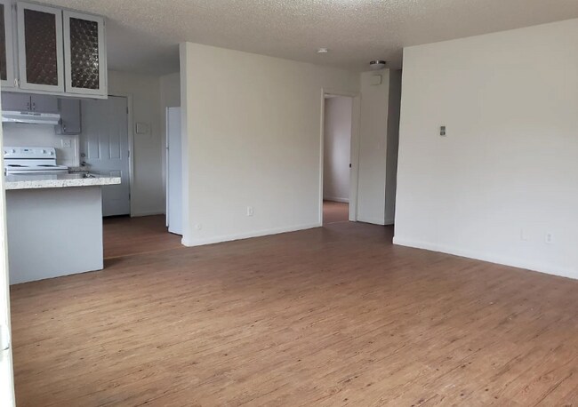 Photo - 804 E 7th St Apartment