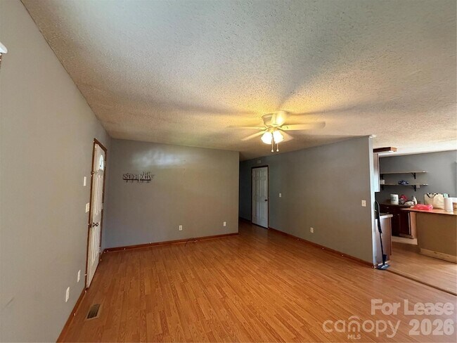 Foto del edificio - 126 Salem Meadow Dr