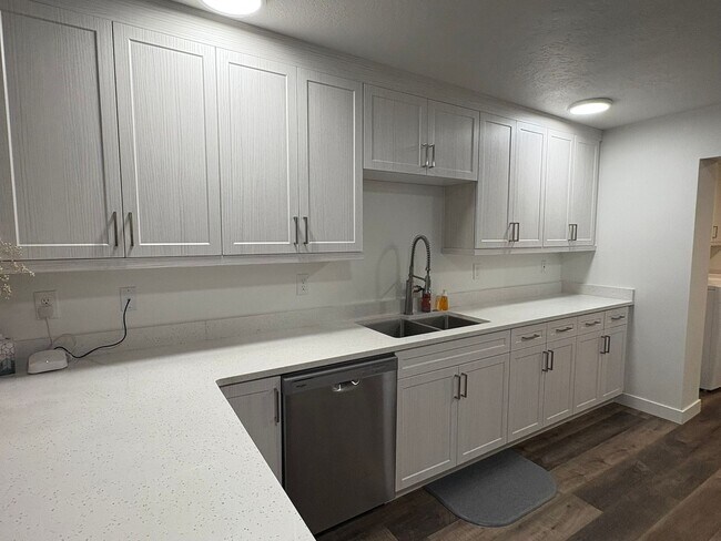 Foto del edificio - 380 Utah Ave