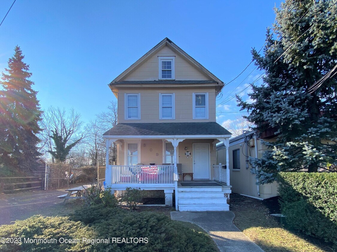 809 16th Ave, Belmar, NJ 07719 Townhouse for Rent in Belmar, NJ