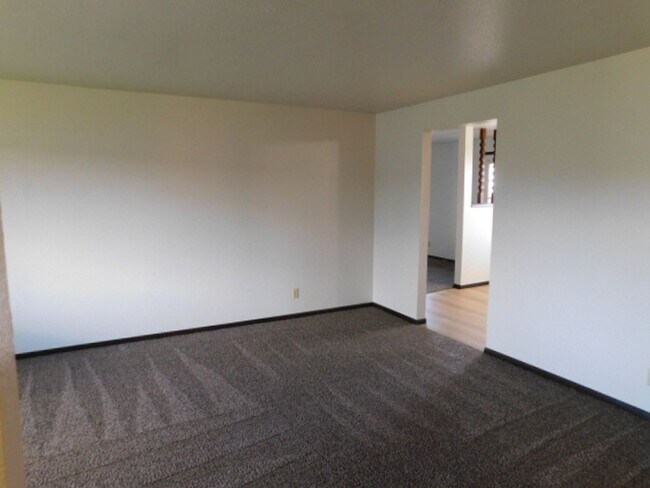 Building Photo - 3Bd/2Ba Single Story House - For viewing!