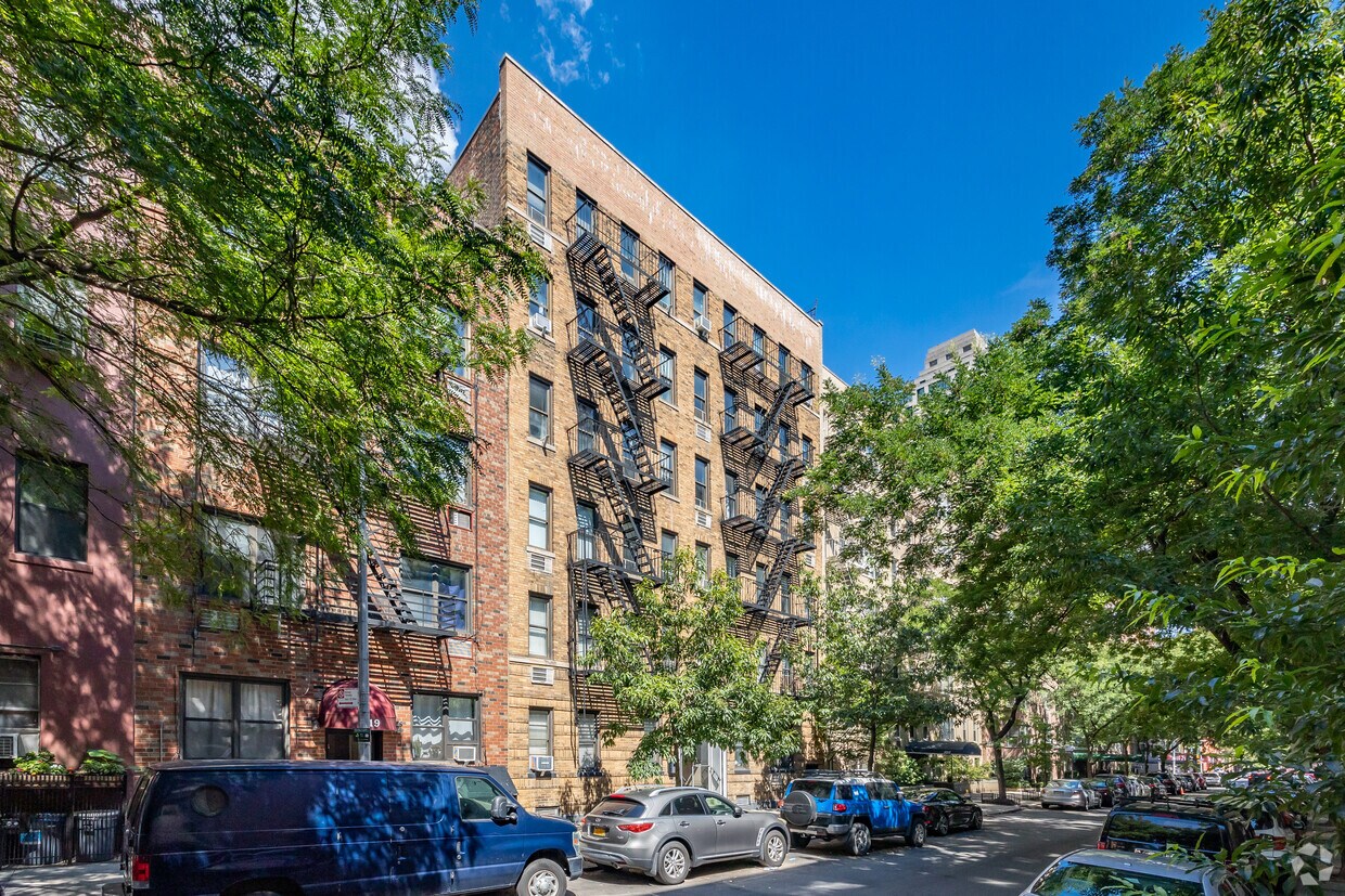 Primary Photo - 221 E 76th St