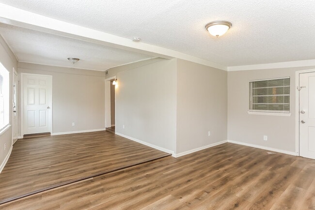 Foto del edificio - 3045 W 15th St
