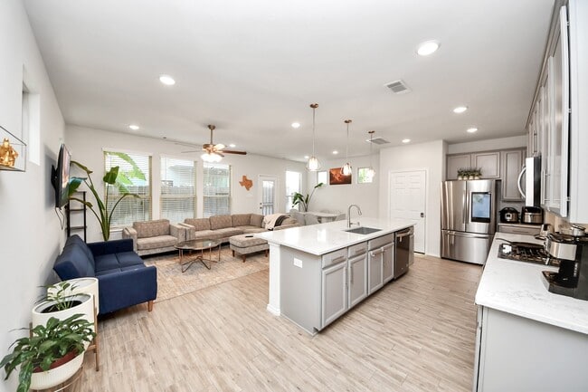 Building Photo - 3116 Dakota Falls Dr
