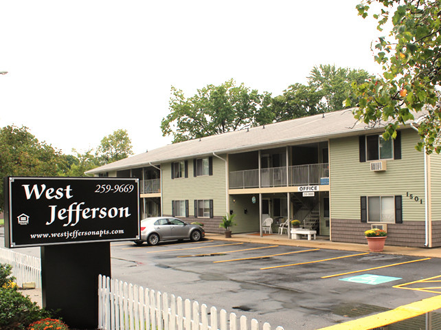 Foto principal - West Jefferson Apartments