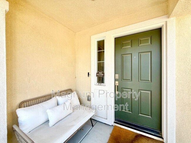 Foto del edificio - 30607 Cyclone Ave