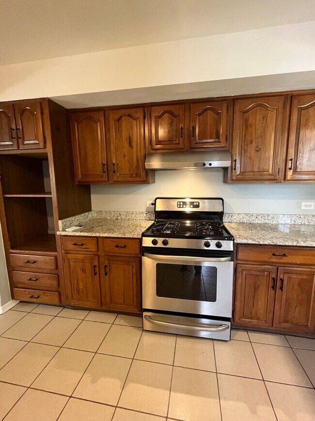 Foto del edificio - 4 Bedroom House Now Available in Tinley Pa...