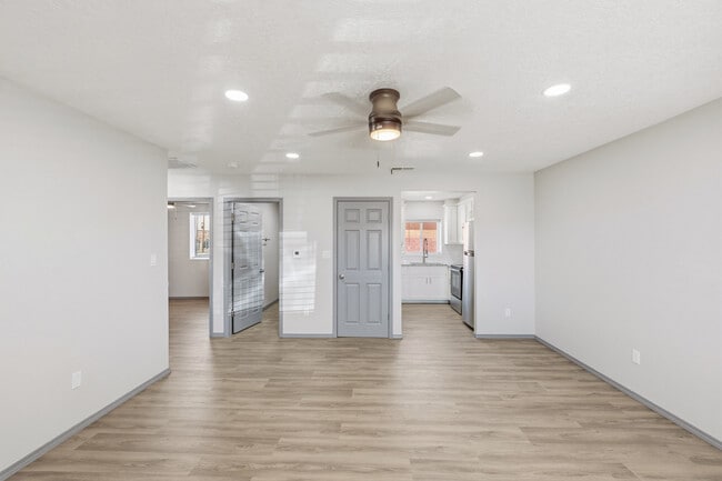 Building Photo - 855 W Castillo Ave