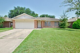 Building Photo - 2311 Old Oak Ln
