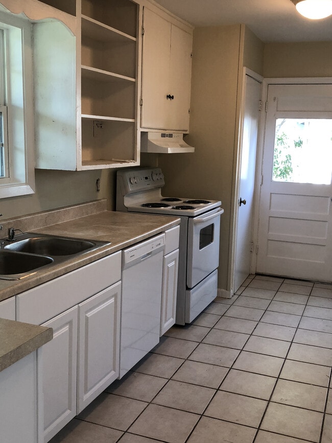 Building Photo - RENTAL LISTING!