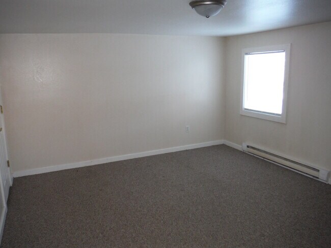 master bedroom - 1324 Saratoga Rd