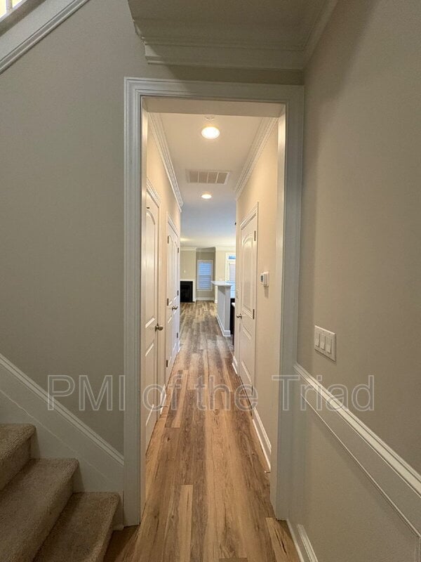 Building Photo - 1103 Chariot Square