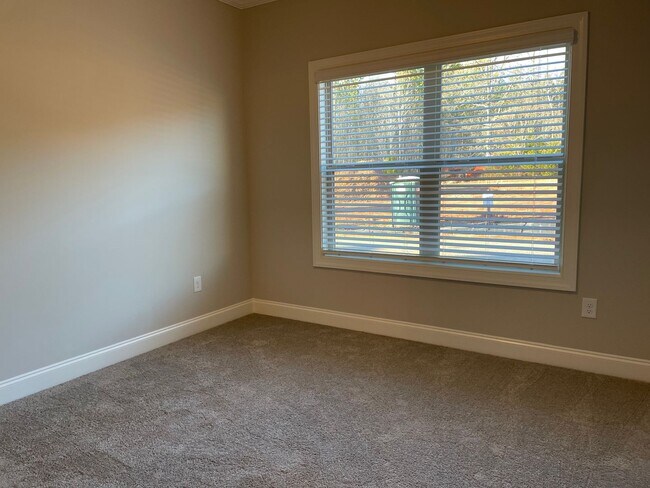 Building Photo - Spacious Brand New Build in Good Location!