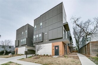 Building Photo - 4205 Roseland Ave