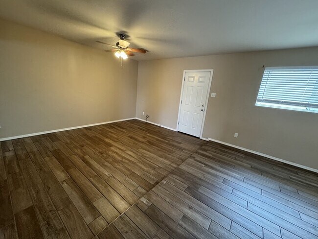 Building Photo - Maryvale