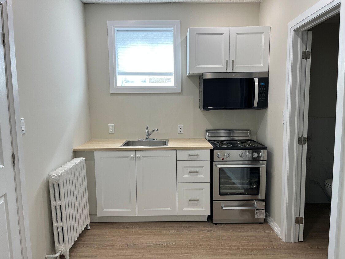 Primary Photo - Luxury Renovated Unit