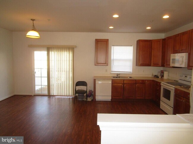 Building Photo - 3518 Fisher Hill Rd