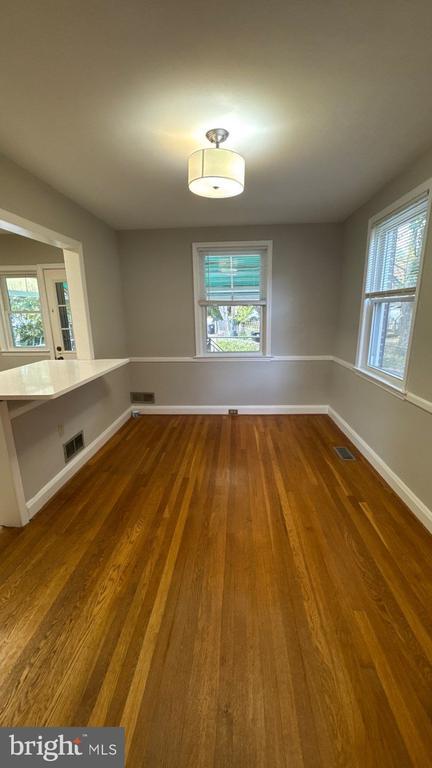 Foto del edificio - 8676 Oak Rd