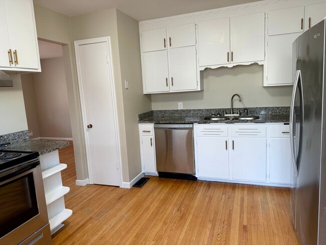 Building Photo - THREE BEDROOM SINGLE-FAMILY HOME WITH ACREAGE!