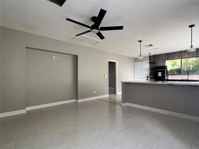 Foto del edificio - 10648 Larissa St