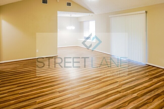 Building Photo - REDUCED!