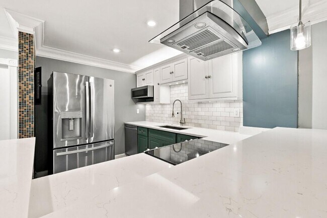 Building Photo - 3017 N Oakland Forest Dr