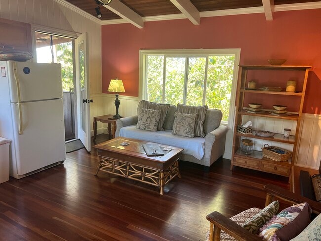 Morning main room - 83-5515 Hawaii Belt Rd