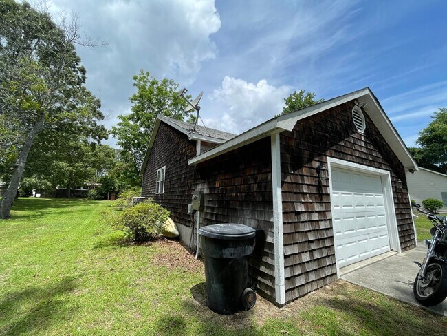 Building Photo - 2 Bedroom/2 Bath House in Manteo