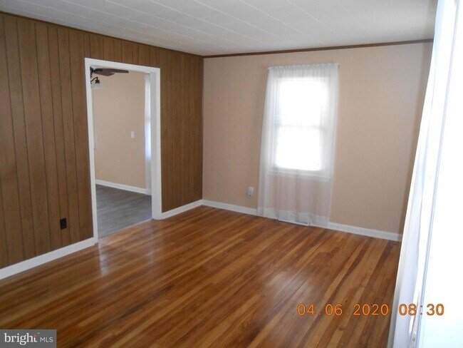 Building Photo - 240 Kells Ave