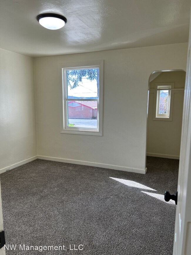 Building Photo - 3 br, 1 bath House - 16 W. Courtland Ave