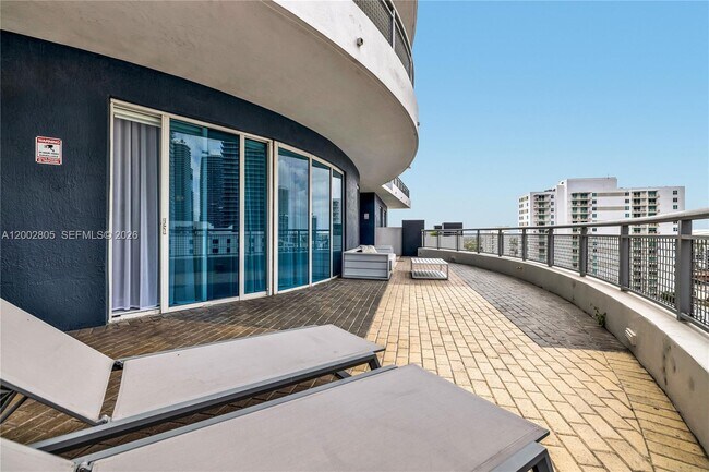 Foto del edificio - 60 SW 13th St