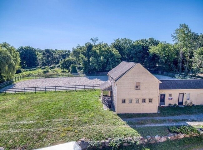 Building Photo - 253 Davis Rd