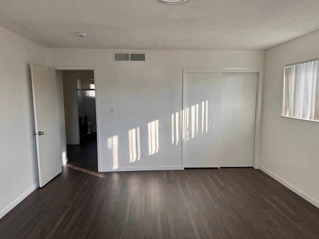 Building Photo - Eastview Apartments