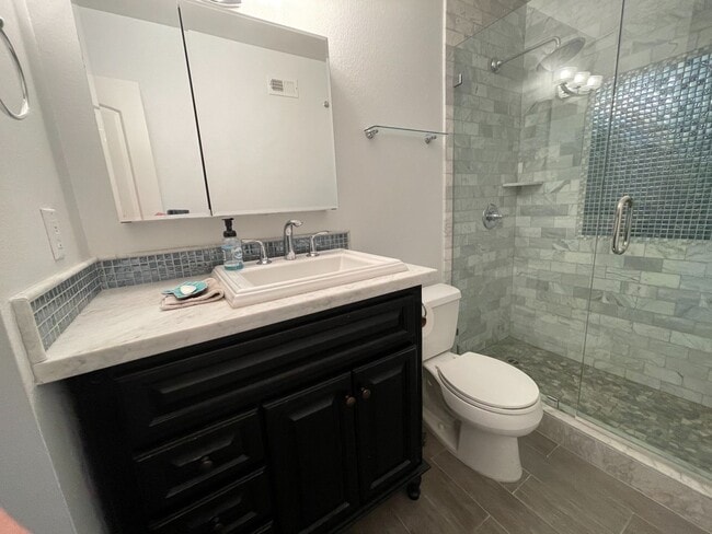 Building Photo - Gorgeous upgraded single level home