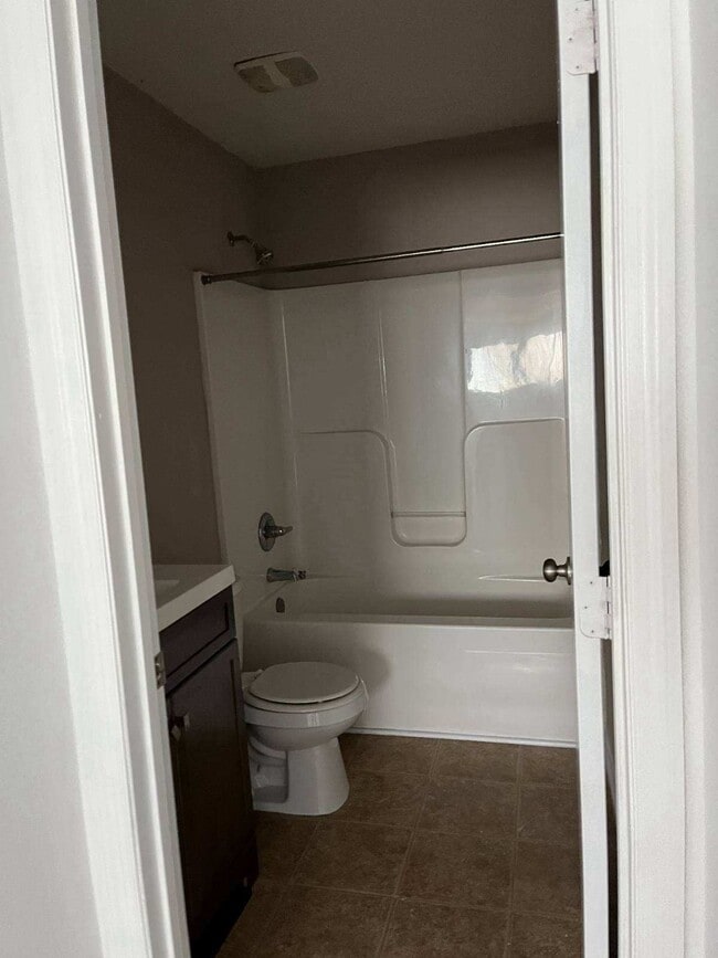 Building Photo - 224 Dormont Dr NE